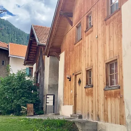 Tga Clavo Apartman *